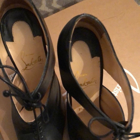 Like brand new Louboutins - Picture 3 of 3